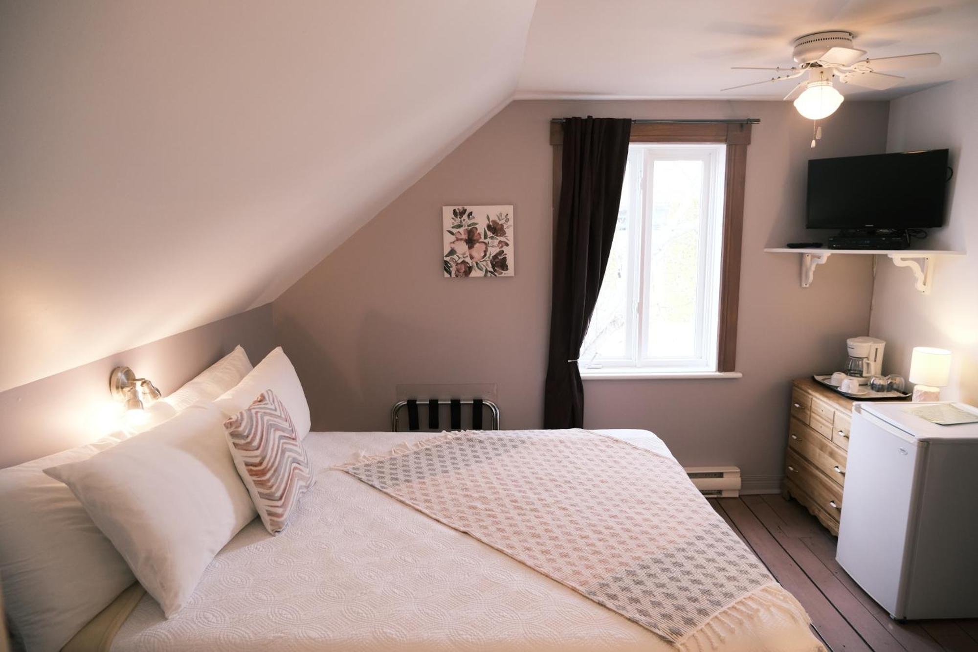Bed and Breakfast Les Pinsons Des Rives La Malbaie Pokoj fotografie